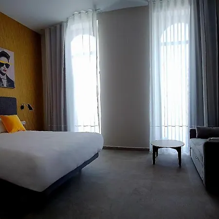 Cousin Automatizado Hotel *